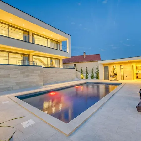 Niksun With Heated Pool *