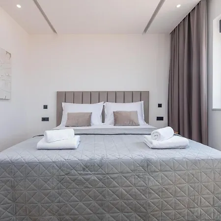 Villa Niksun With Heated Pool