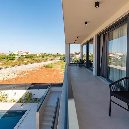 Niksun With Heated Pool Villa *