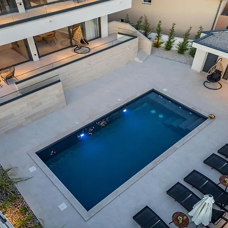 Niksun With Heated Pool Villa Bibinje