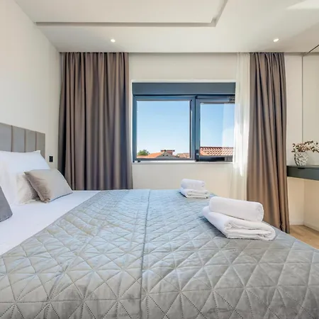Niksun With Heated Pool Villa