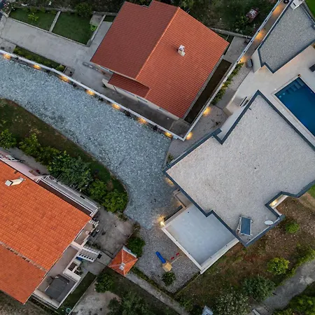 Niksun With Heated Pool *