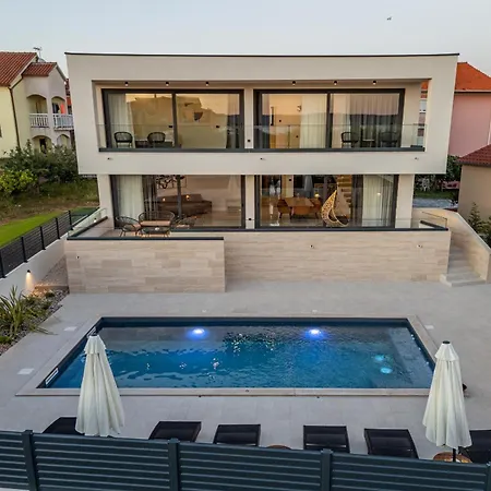 Niksun With Heated Pool Villa Bibinje