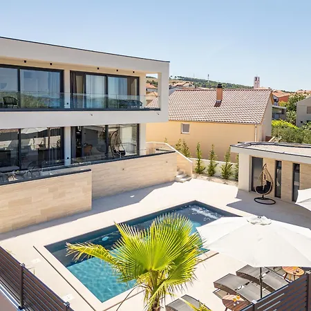 Villa Niksun With Heated Pool