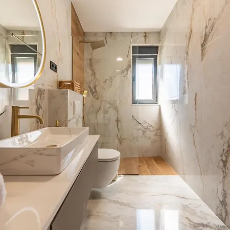 Villa Niksun With Heated Pool