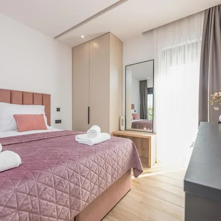 Villa Niksun With Heated Pool