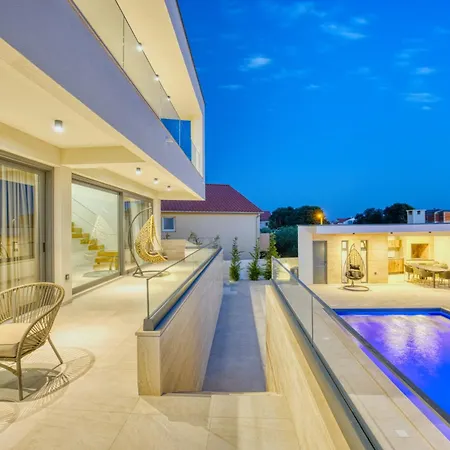 Niksun With Heated Pool 비빈제